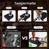 Collage of images demonstrating the use of a coffee tamper mat and its benefits. Produktbild-Vorschau