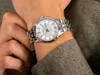 A person wearing a watch on their wrist. Anteprima dell’immagine prodotto