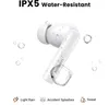 A pair of white wireless earbuds with water droplets around them, indicating water resistance. Anteprima dell’immagine prodotto