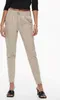 A woman is wearing beige pants and black heels. Produktbild-Vorschau