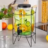 A beverage dispenser filled with water and fruit slices, placed on a kitchen counter. Produktbild-Vorschau