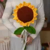 Großer gehäkelter Blumenstrauß, handgefertigt aus Rosen und Produktbild-Vorschau 4