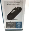 A close-up of a black lithium-ion battery pack for a vacuum cleaner, with text describing its features and compatibility. Voir les images du produit