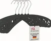 A stack of black plastic hangers with a product tag. Produktbild-Vorschau