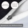 Close-up of a zipper on bedding, with text overlays highlighting features. Produktbild-Vorschau