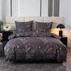A neatly made bed with floral patterned bedding. Anteprima dell’immagine prodotto