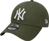 A close-up studio shot of a green baseball cap with a white New York Yankees logo. Náhled obrázku produktu