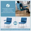 A woman is sitting in a blue chair with a cat inside a compartment in the backrest. The image also shows two views of the chair, highlighting the interchangeable armrests. Anteprima dell’immagine prodotto