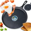 A collage of a black crepe pan with food items like bacon, eggs, tomatoes, and toast, along with a smaller view of the pan's lid. Voir les images du produit