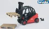 Bruder 02511 Linde Gabelstapler H30D mit 2 Paletten Produktbild-Vorschau 3