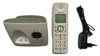 A cordless phone, its base station, and a power adapter are laid out against a white background. Anteprima dell’immagine prodotto