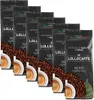 A diagonal arrangement of several black coffee capsule packages, with coffee beans spilling out and cups of espresso visible. Produktbild-Vorschau