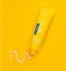A tube of toothpaste and a swirl of toothpaste on a yellow background. Anteprima dell’immagine prodotto