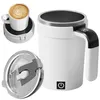 A collage of images showing a white self-stirring mug with a black handle and digital display, a close-up of the mug's lid, and a separate mug warmer with a mug on it. Produktbild-Vorschau