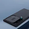 A black phone case with a sliding camera cover is shown on a blue and gray background. Anteprima dell’immagine prodotto