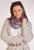 styleBREAKER Damen Loopschal Feder Muster Batik Style | Produktbild-Vorschau 4