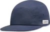 Dunkelblaue Kappe von La Sportiva mit flachem Schirm und Logo.