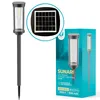 A product shot of a solar garden light and its packaging, with a close-up of a solar panel. Anteprima dell’immagine prodotto