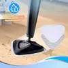 A steam mop head cleaning a wooden floor with water spots, with replacement mop pads shown next to it. Produktbild-Vorschau
