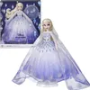 A fashion doll of Elsa from Disney's Frozen franchise, displayed with its packaging. Anteprima dell’immagine prodotto