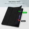 A black tablet case is shown open, revealing a tablet screen. Arrows and text indicate the auto sleep/wake feature. Produktbild-Vorschau