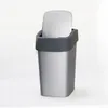 A silver trash can with a gray rim and a white lid is shown against a white background. Anteprima dell’immagine prodotto