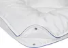 A close-up view of a white duvet with blue piping and snap fasteners. Produktbild-Vorschau