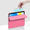 A hand is shown holding a stylus above a pink tablet case. Anteprima dell’immagine prodotto