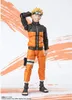 A Naruto Uzumaki action figure posed against an abstract orange and white background. Produktbild-Vorschau
