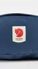 Close-up of a blue bag with a logo. Voir les images du produit