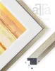 A close-up of a framed picture with a sample of the frame material shown separately with dimensions. Produktbild-Vorschau