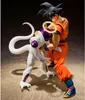 Two action figures, Goku and Frieza, in a dynamic pose on a sandy surface. Produktbild-Vorschau