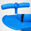 Nahaufnahme-Details eines blauen Pogo-Balls mit Lenker mit Schaumstoffgriffen und der strukturierten Trittplattform mit einer Sicherung Podgląd zdjęcia produktu