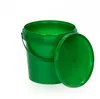 A green plastic bucket with its lid placed next to it, on a white background. Anteprima dell’immagine prodotto