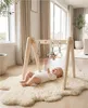 Detská edukačná drevená hrazdička s hračkami New Baby Náhľad obrázku produktu 6