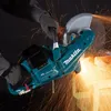 A person is using a Makita Akku-Trennschleifer DCE090ZX1 2x18V to cut metal, creating sparks. Voir les images du produit