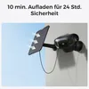 A security camera with a solar panel attached, mounted on a wall, with arrows indicating sunlight hitting the panel. Produktbild-Vorschau