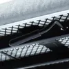 A close-up view of the underside of an ironing board, showing the metal frame and a black handle. Voir les images du produit
