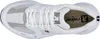 Das Bild zeigt einen weißen Freizeitschuh der von der Seite betrachtet wird. Der Schuh hat eine schlanke Form und eine glatte Oberfläche mit einer auffälligen Schnürung. Produktbild-Vorschau
