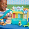 A child playing with a Peppa Pig water park toy set. Náhľad obrázku produktu