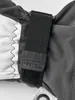 Detailansicht des "Army Leather Heli Ski - 5 finger" Skihandschuhs von Hestra; mit Fokus auf den Klettverschluss. Produktbild-Vorschau