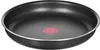 A black frying pan with a red indicator in the center, shown from a slightly elevated side angle on a white background. Anteprima dell’immagine prodotto