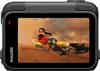 A motocross rider on a yellow dirt bike kicking up dust, shown on the screen of an action camera. Anteprima dell’immagine prodotto