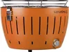 A close-up studio shot of an orange charcoal grill. Anteprima dell’immagine prodotto