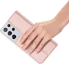 A hand is holding a pink phone case with a Samsung S21 Ultra phone inside. Produktbild-Vorschau