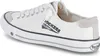 A side view of a white canvas sneaker with gray accents. Voir les images du produit