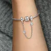 A close-up shot of a Pandora charm bracelet with daisy charms on a person's arm. Anteprima dell’immagine prodotto