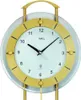 A close-up studio shot of a pendulum clock. Anteprima dell’immagine prodotto