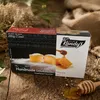 Kandylas Loukoumi Honiggeschmack 200 g auf Holz mit Honig Produktbild-Vorschau