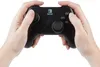Hands holding a black Nintendo Switch controller. Anteprima dell’immagine prodotto